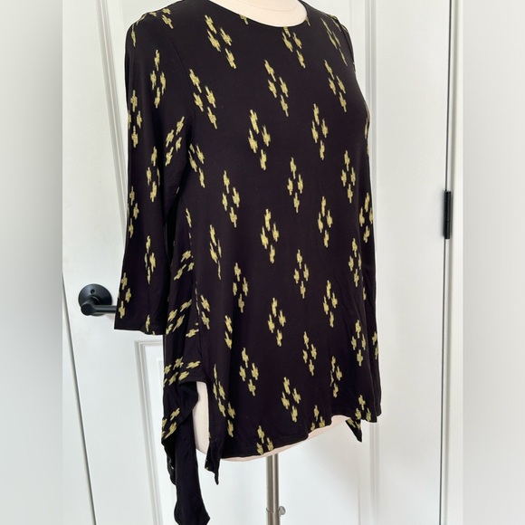 KOZAN size S Black Gold Ikat  Print A Line Asymmetrical 3/4 slv Top - Picture 2 of 5